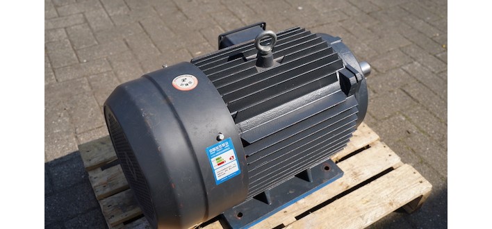 Afbeelding 4 - Motor IH - YX3 180L 4